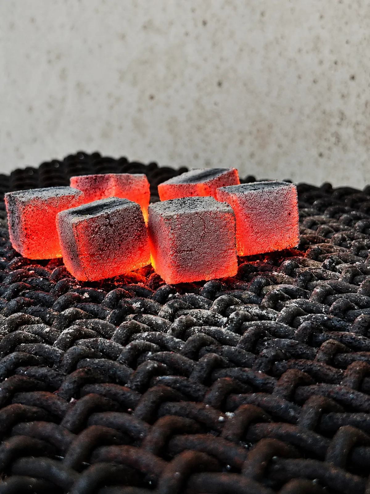Burning cube coconut charcoal briquettes with high heat
